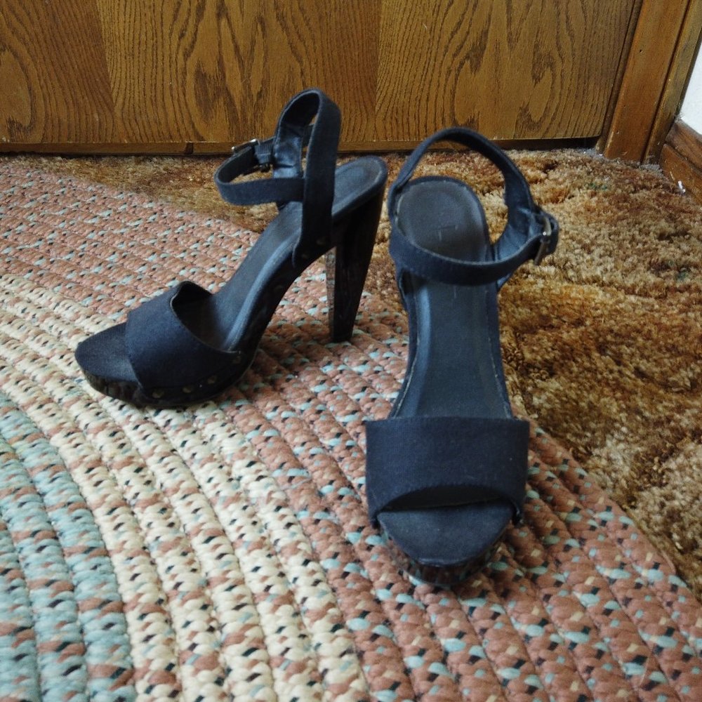 Forever 21 Size 6.5, 5" Heels Open toe pumps Black